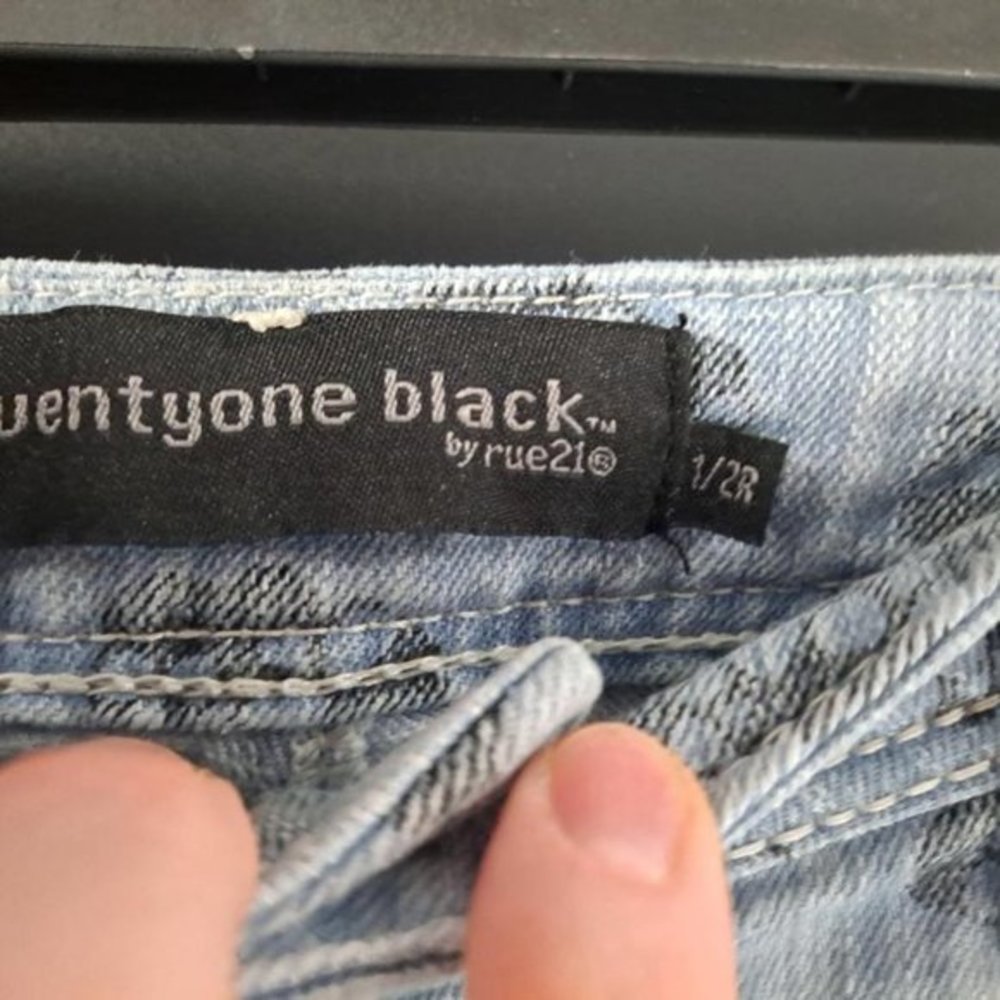 TwentyOne Black by Rue 21 Skull Jeans Blue/Black Size 1/2 R - Picture 4 of 6